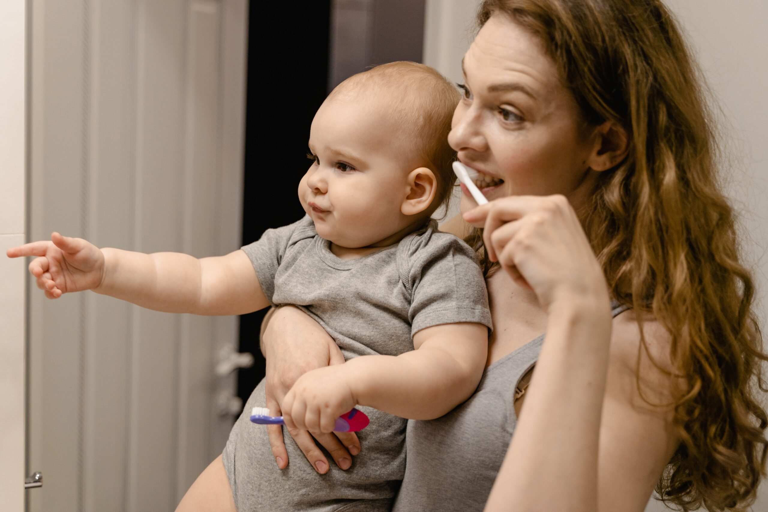 pexels-mart-production-7491269 zwangerschap baby